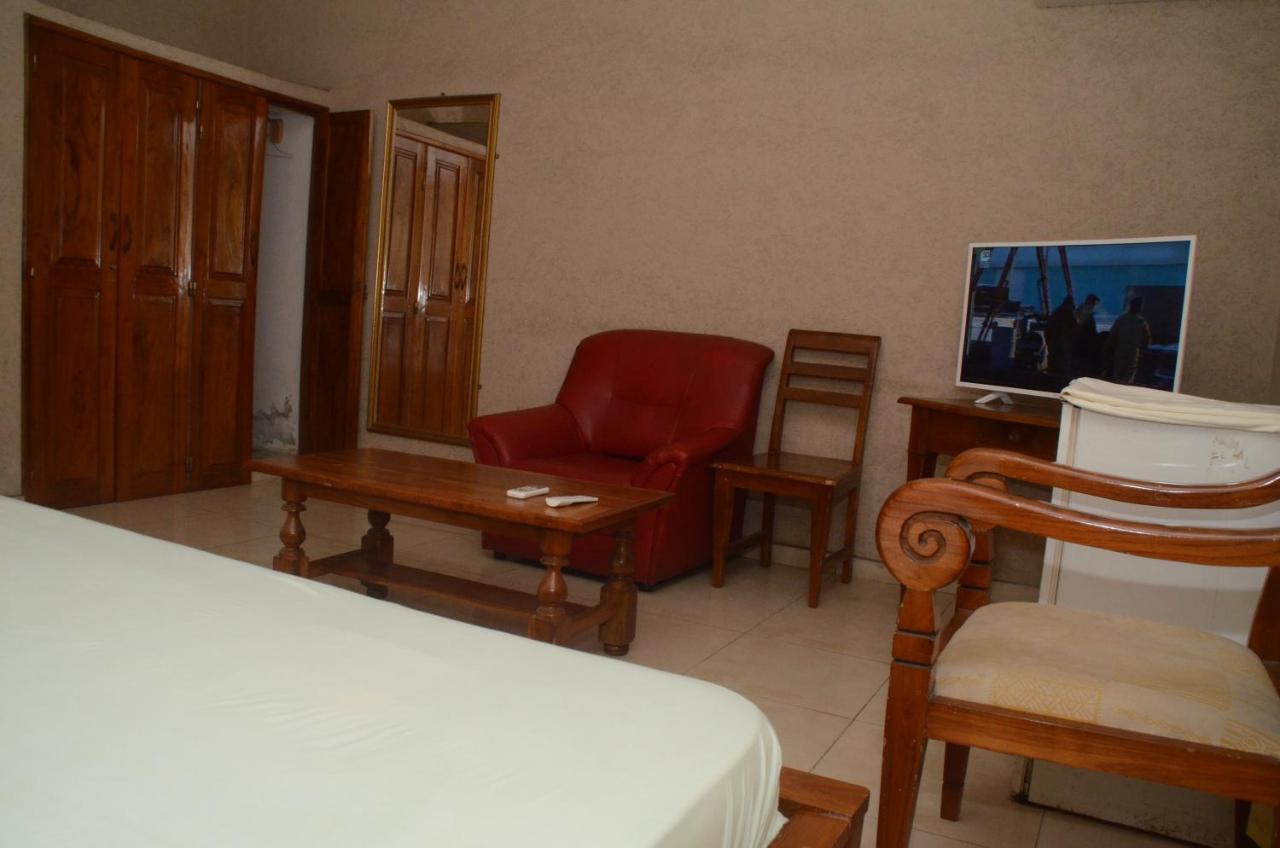 Hotel Ambassadors Λομέ Εξωτερικό φωτογραφία
